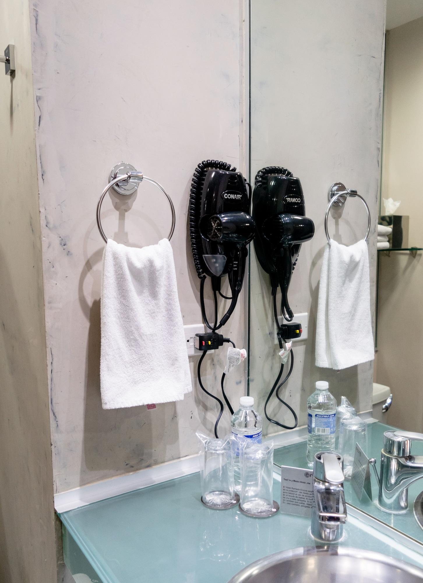 Four Points By Sheraton Distrito Uno Чиуауа Екстериор снимка