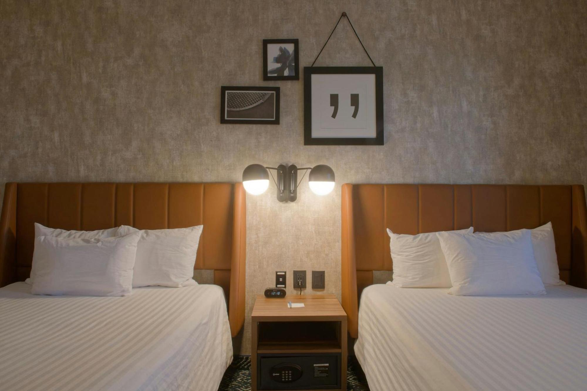 Four Points By Sheraton Distrito Uno Чиуауа Екстериор снимка