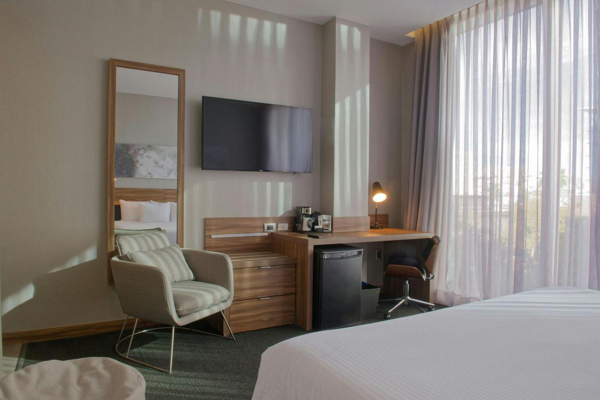 Four Points By Sheraton Distrito Uno Чиуауа Екстериор снимка